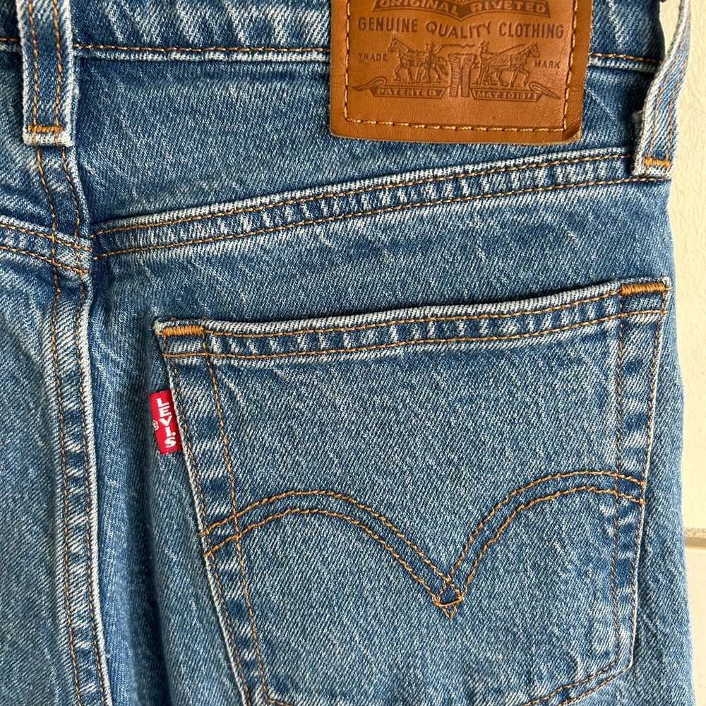 Levi's High Rise Blue Jeans - Picture 5 of 15